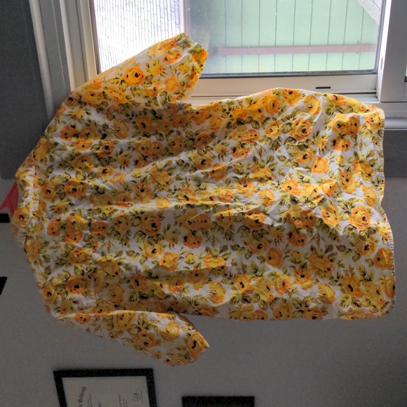 Hawaiian like, button up - Picture 2 of 3